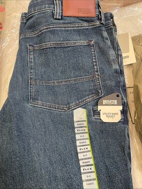Duluth Trading Co Men's Relaxed Jeans in Dark Blue Denim